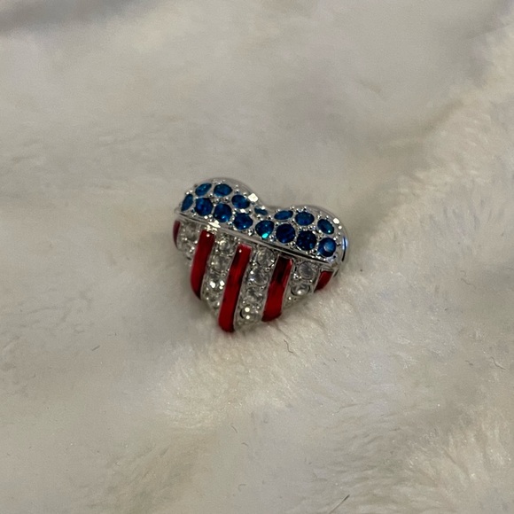 Swarovski Crystal Patriotic Heart Shaped American Flag Pin ๐บ๐ธ - Picture 3 of 11